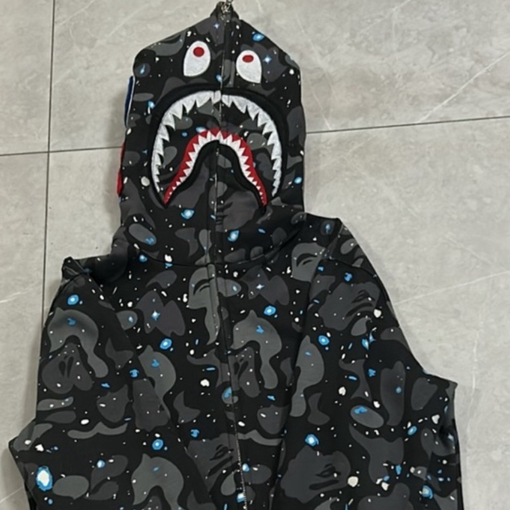 Glow in the dark sweat shirt